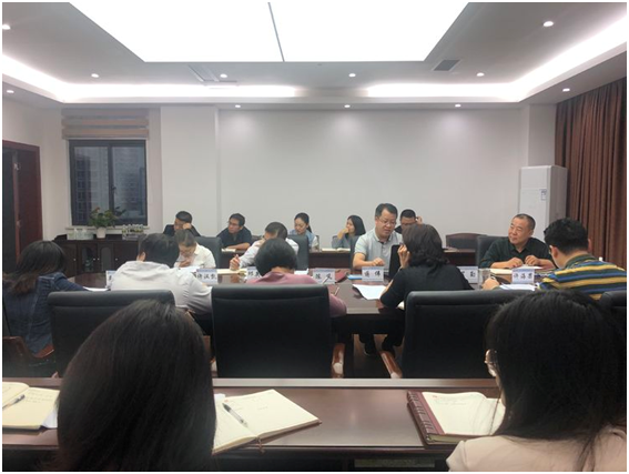 加強(qiáng)學(xué)習(xí)，深入開展調(diào)查研究，全面增強(qiáng)擔(dān)保本領(lǐng)——市擔(dān)保公司黨支部書記上黨課